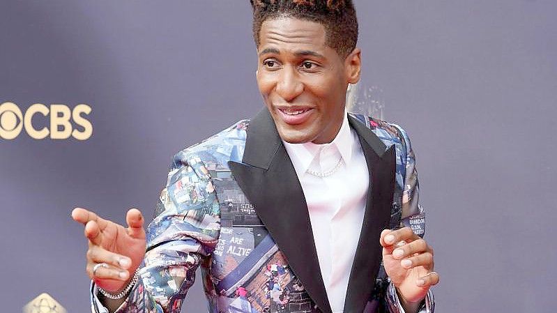 Jon Batiste geht mit elf Nominierungen ins Grammy-Rennen. Foto: Chris Pizzello/Invision/AP/dpa