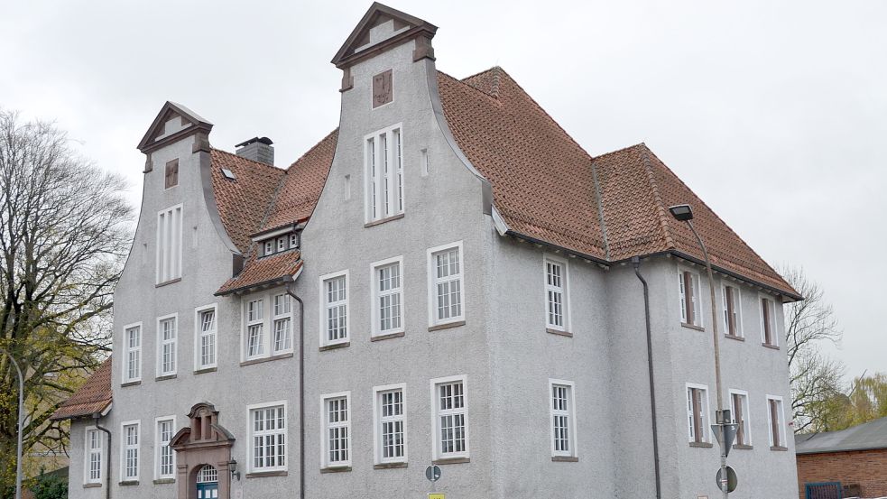 Markantes Gebäude am Stadteingang: Hier soll bald das NLBV einziehen: die Nebenstelle der Staatsanwaltschaft an der Emder Straße in Aurich.Foto: Aiko Recke
