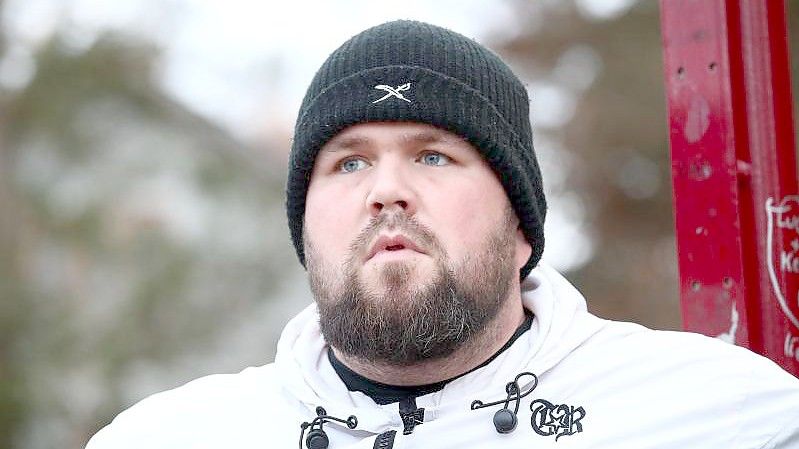 Jan „Monchi“ Gorkow, Sänger der Punkband Feine Sahne Fischfilet, hat ein Buch über das Dicksein geschrieben. Foto: Bodo Schackow/dpa-Zentralbild/dpa