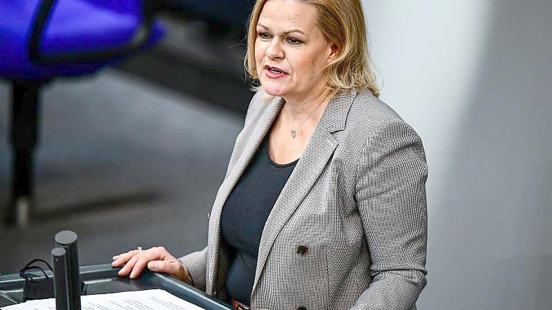 Innenministerin Nancy Faeser von der SPD im Bundestag. Foto: Fabian Sommer/dpa