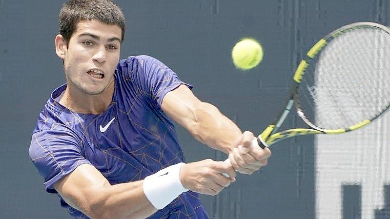 Carlos Alcaraz holte sich beim Masters in Miami den Titel. Foto: Wilfredo Lee/AP/dpa