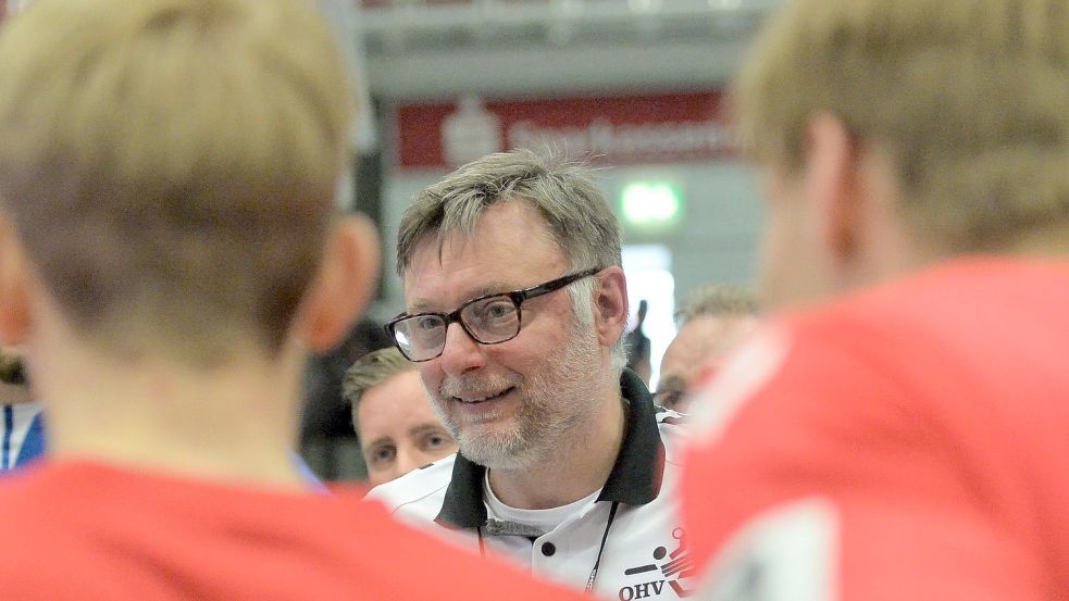 Neun Jahre hat Arek Blacha die Mannschaft des OHV Aurich trainiert und sich immer wohlgefühlt. Foto: Bernd Wolfenberg
