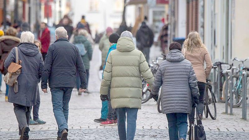 Zahlreiche Corona-Beschränkungen werden in Deutschland gelockert. Foto: Stefan Sauer/dpa