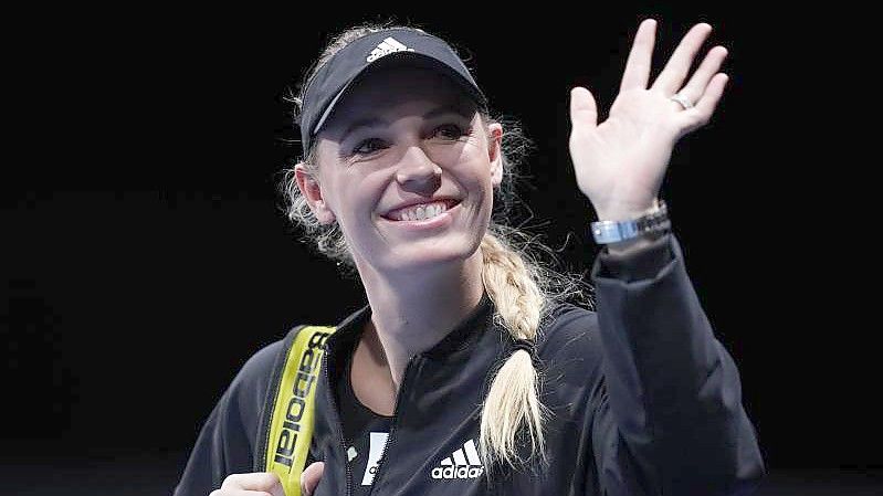 Die beste Tennisspielerin der dänischen Geschichte, Caroline Wozniacki, winkt den Fans vor dem Spiel. Foto: Liselotte Sabroe/Ritzau Scanpix Foto/AP/dpa