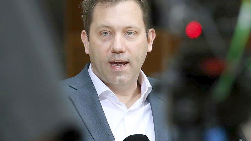 Der SPD-Vorsitzende Lars Klingbeil bei einem Presse-Statement in Berlin. Foto: Wolfgang Kumm/dpa