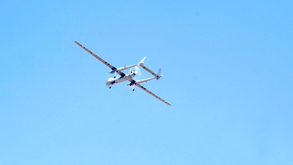 Derzeit nur zur Aufklärung, bald aber auch bewaffnet: Eine von dem israelischen Unternehmen Israeli Aerospace Industries (IAI) für die Bundeswehr entwickelte Drohne vom Typ Heron TP. Foto: picture alliance/dpa/Israeli Ministry of Defense