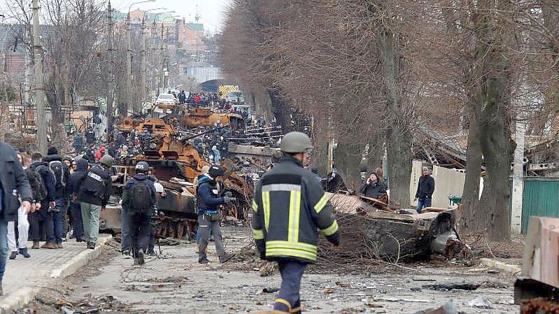 Die Bilder aus der kleinen Stadt Butscha, wo nach dem Abzug russischer Truppen zahlreiche Leichen von Bewohnern auf den Straßen gefunden worden waren, haben international für Entsetzen gesorgt. Foto: ---/Ukrinform/dpa