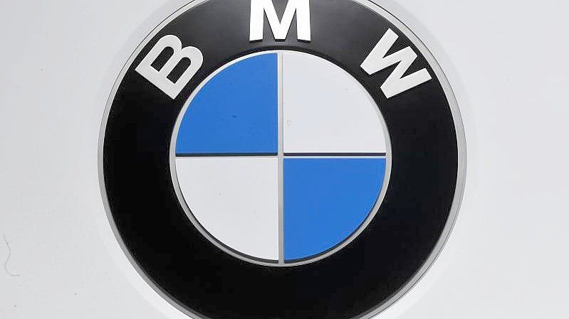Im Gesamtjahr will BMW einen Absatz auf Vorjahresniveau erreichen. Foto: Uli Deck/dpa