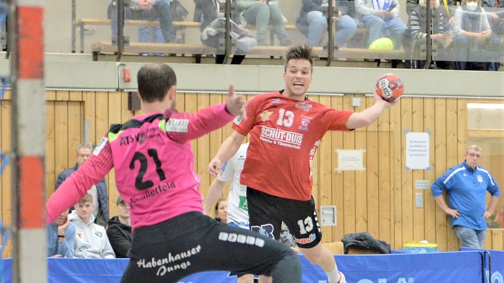 OHV-Spieler Lukas Günsel wird seine Handballkarriere mit Abschluss dieser Saison beenden und zum Fußball zurückkehren. Foto: Bernd Wolfenberg