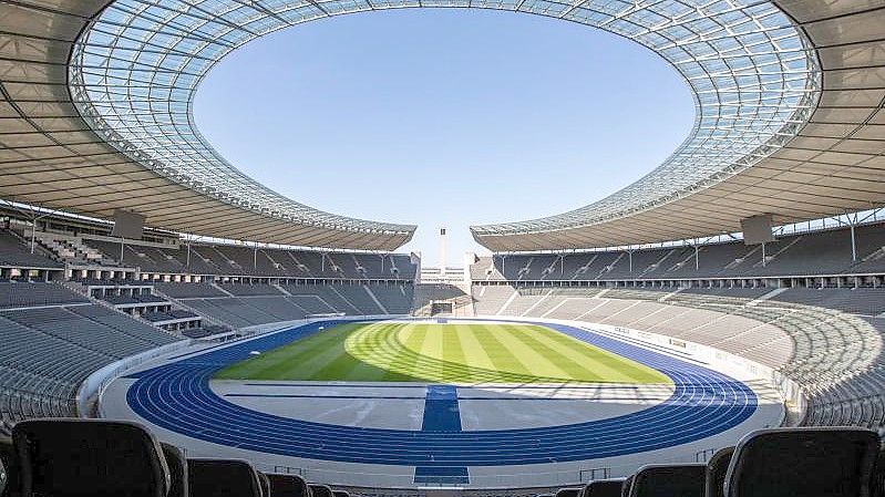 Das Berliner Olympiastadion wird zum Derby zwischen Hertha BSC und dem 1. FC Union erstmals seit Januar 2020 wieder ausverkauft sein. Foto: Andreas Gora/dpa