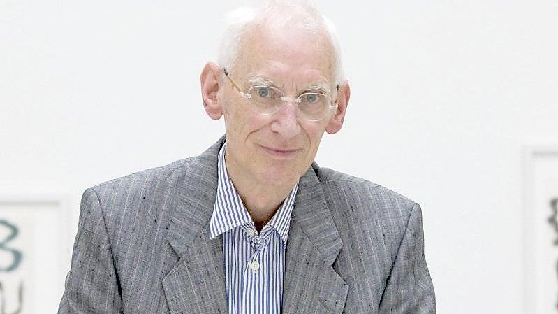 Franz Mon 2010 in Zürich. Jetzt ist der Autor mit 95 Jahren gstorben. Foto: Alessandro Della Bella/KEYSTONE/dpa