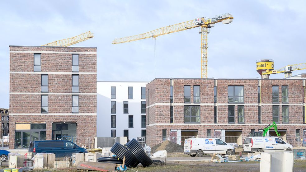 Neuer Wohnraum soll geschaffen werden: Bauwillige können jetzt wieder Anträge für eine KfW-Förderung stellen. Foto: Julian Stratenschulte/dpa