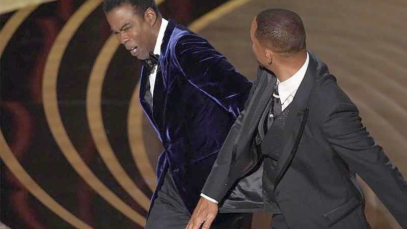 Will Smith ohrfeigt Moderator Chris Rock. Foto: Chris Pizzello/Invision/AP/dpa