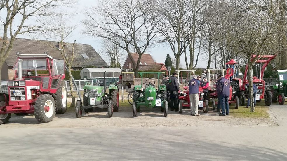 Die „Holtgaster Oldtimer Freunde“ und „Willener Treckerfohrers“ schauten vorbei. Foto: privat