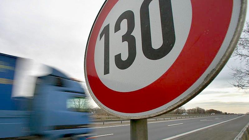 Angesichts der Energie-Importe aus Russland nimmt die Tempolimit-Debatte wieder Fahrt auf. Foto: Patrick Pleul/dpa-Zentralbild/dpa