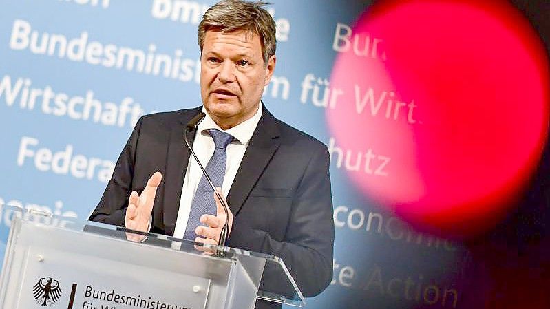 Wirtschaftsminister Robert Habeck (Bündnis 90/Die Grünen) bei einem Pressestatement in Berlin. Foto: Fabian Sommer/dpa