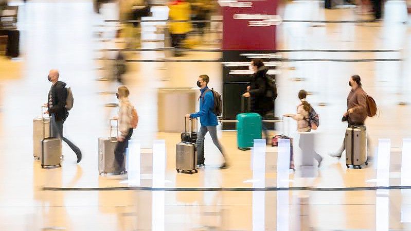 Bis Ostermontag rechnet der BER mit großem Andrang in beiden Terminals. Foto: Christoph Soeder/dpa