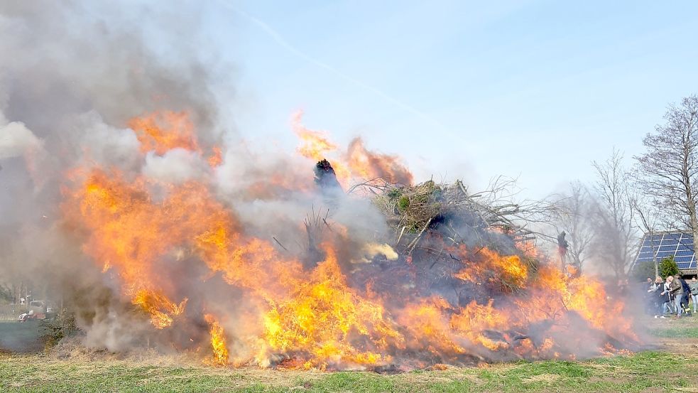 Trotz vieler Osterfeuer im Landkreis hatte die Feuerwehr am Sonnabend wenig zu tun. Foto: Ann-Kathrin Stapf