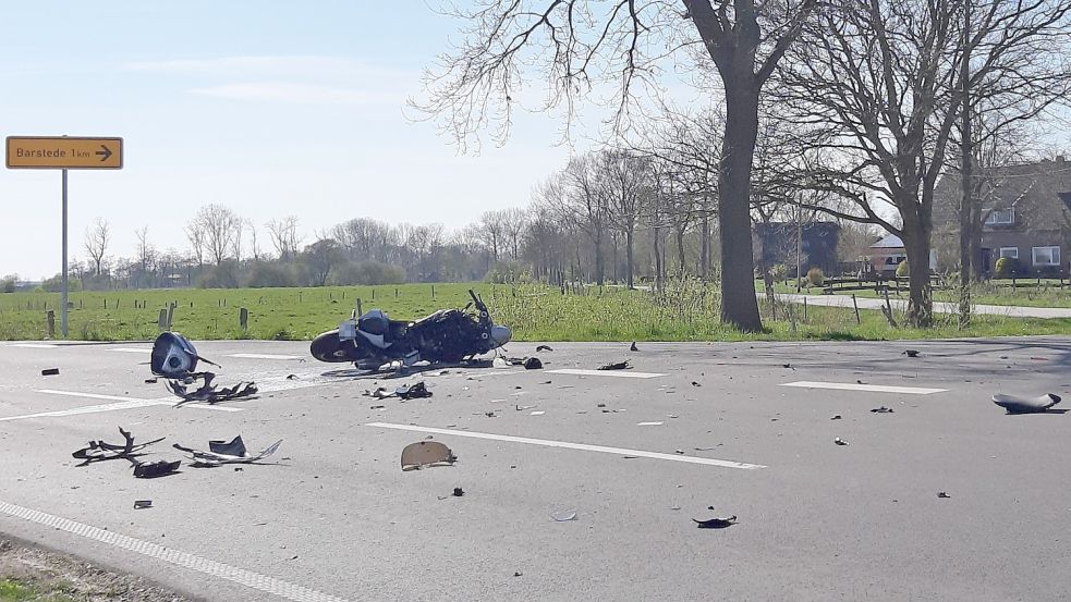 Der schwere Verkehrsunfall mit einem Motorrad ereignete sich an der Abzweigung der Landesstraße 1 nach Barstede. Foto: Ann-Kathrin Stapf