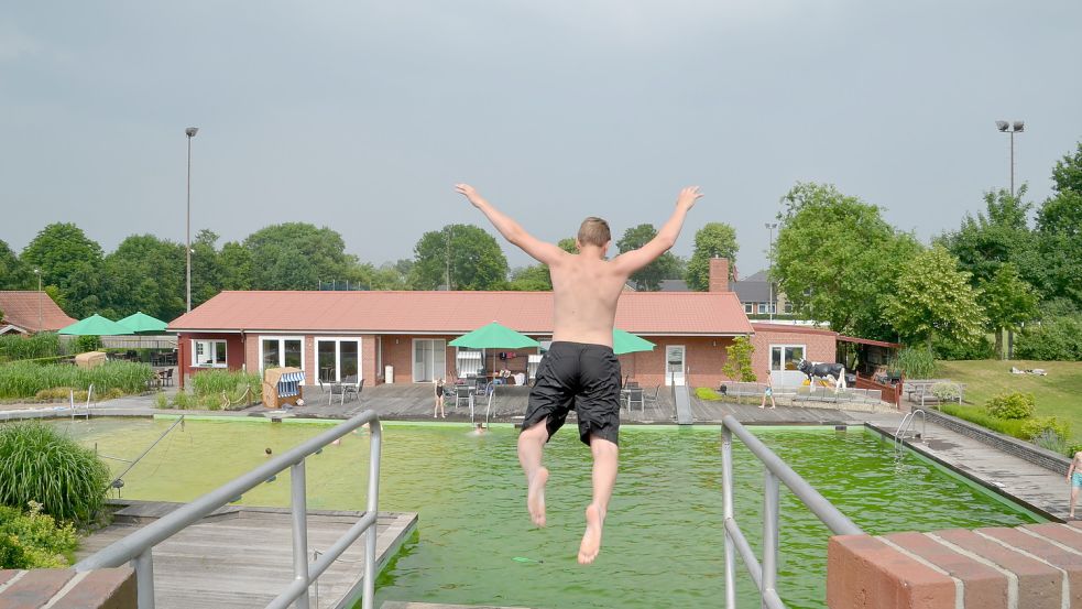 So wie auf diesem Bild aus 2018 soll das Naturbad in Riepe bald wieder mit Leben gefüllt werden. Foto: Christin Wetzel