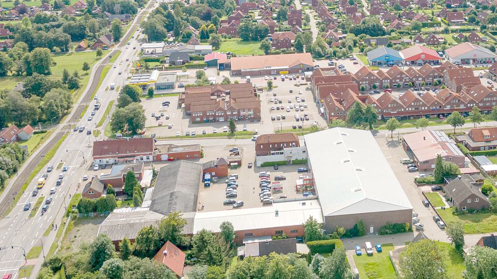 Eine Luftaufnahme des Marktplatzes in Moordorf in der Gemeinde Südbrookmerland. Foto: Nicolai Heise/frieslandfotografie.de