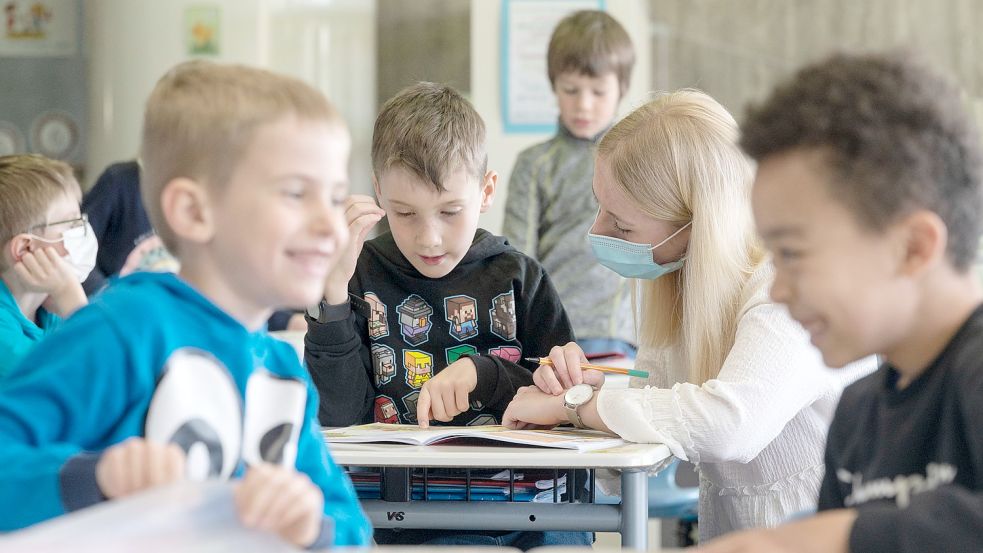 Während die Lehrer und einige Schüler weiter Maske tragen, verzichten viele Schüler jetzt darauf. Archivfoto: DPA