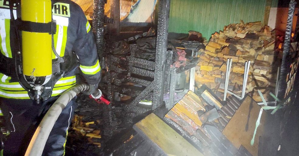 Ach für das Feuer in einem Wirdumer Schuppen soll der 27-Jährige verantwortlich sein. Foto: Feuerwehr