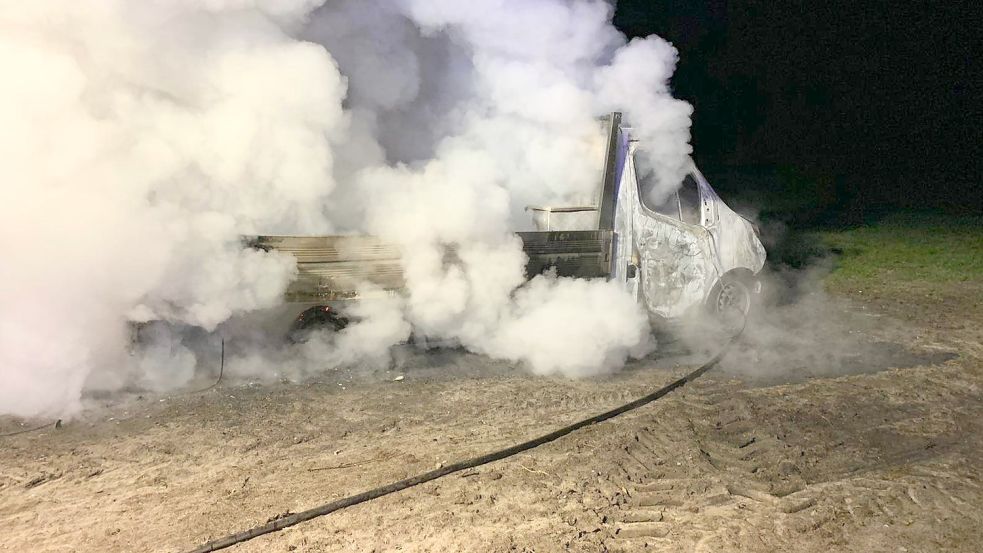 In Plaggenburg brannte in der Nacht zum Ostersonntag ein Fahrzeug. Foto: Feuerwehr Plaggenburg