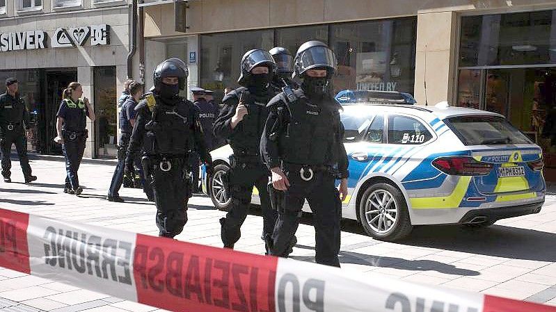 Messerstiche, ein Toter und eine Schwerverletzte: Was genau ist in der Sendlinger Straße passiert?. Foto: Peter Kneffel/dpa