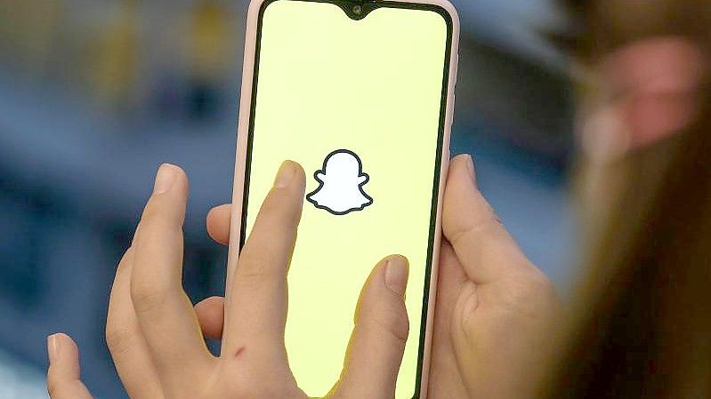 Snapchat ist vor allem mit von alleine verschwindenden Bildern bekannt geworden, arbeitet inzwischen aber auch daran, als Plattform für Shopping und Medieninhalte erfolgreich zu sein. Foto: Jens Kalaene/dpa-Zentralbild/dpa
