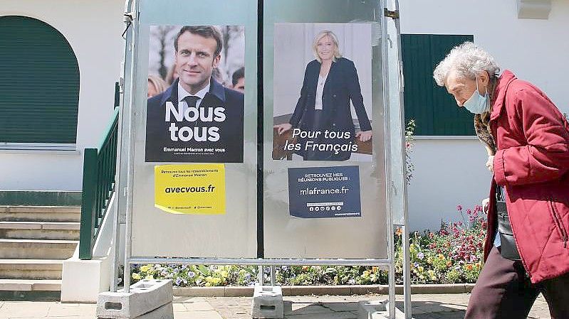 Emmanuel Macron und Marine Le Pen hatten sich im ersten Wahlgang für die Stichwahl qualifiziert. Foto: Bob Edme/AP/dpa