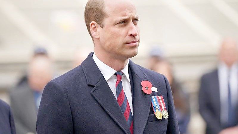 Prinz William gedenkt der gefallenen Weltkriegssoldaten. Foto: Dominic Lipinski/PA Wire/dpa