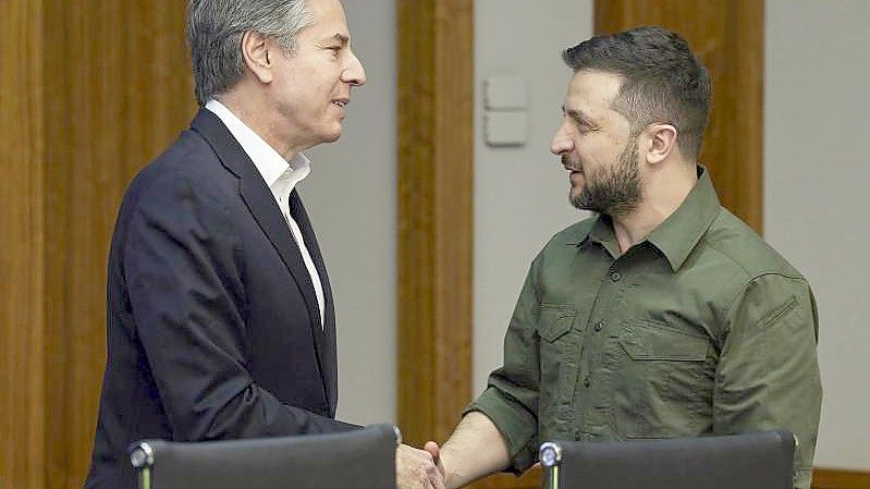 US-Außenminister Antony Blinken und der ukrainische Präsident Wolodymyr Selenskyj in Kiew. Foto: Uncredited/Ukrainian Presidential Press Office/AP/dpa