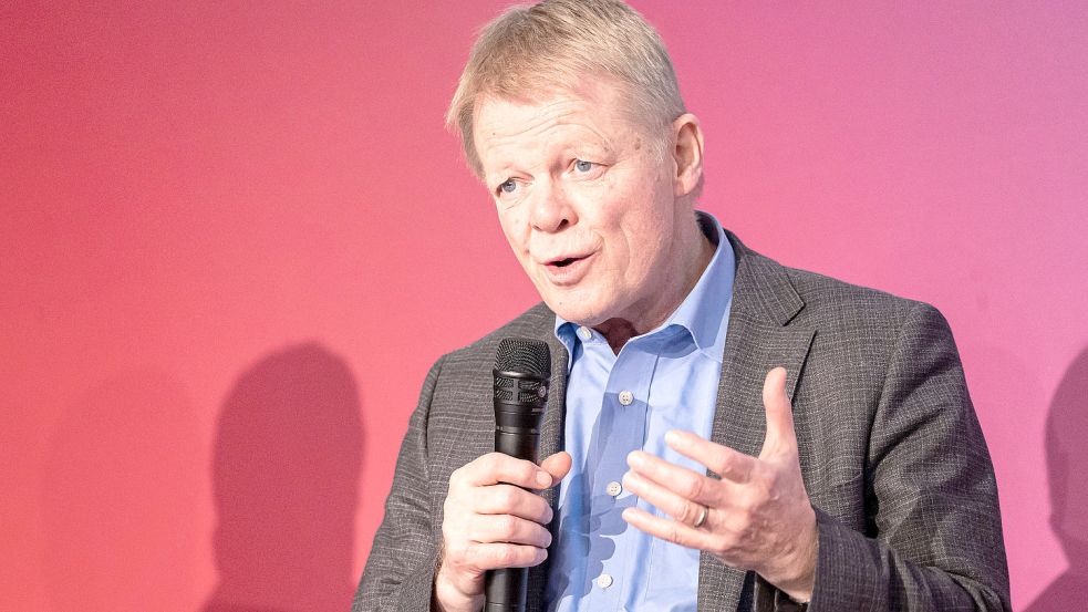 „Es gibt Verteilungsspielraum“. DGB-Chef Reiner Hoffmann beharrt trotz aller Krisen auf Lohnausgleich für die Beschäftigten. Foto: Michael Matthey/dpa