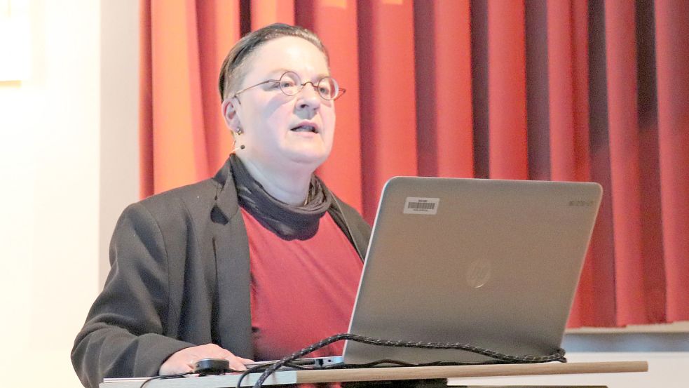Pastorin Martina Basso aus Berlin ist Leiterin des mennonitischen Friedenszentrums. Foto: Heino Hermanns