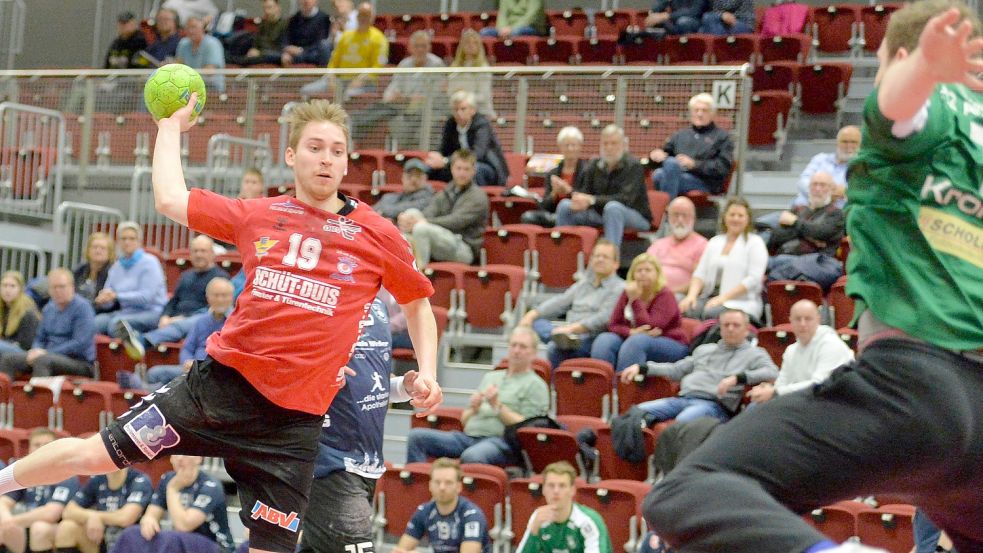 Linksaußen Maxim Pliuto erzielte in der ersten Halbzeit sieben Tore, nach der Halbzeit glänzten andere Spieler. Foto: Bernd Wolfenberg