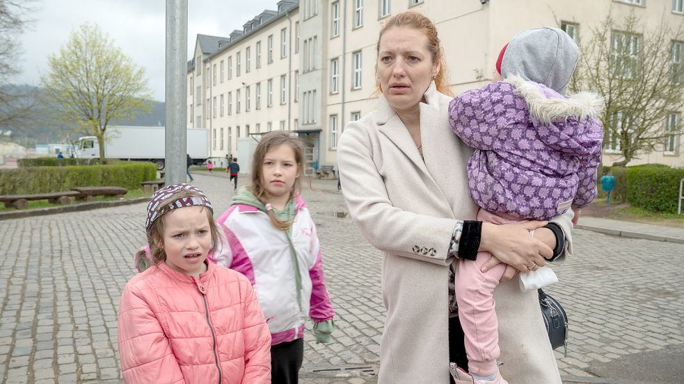 Vier von fast 400.000 Geflüchteten aus der Ukraine: Valerie aus der Nähe von Kiew mit den Töchtern Anastasia, Olga und Elena in Trier. Sie ist mit ihrem kranken Mann und drei Kindern aus der Ukraine geflüchtet. Foto: dpa