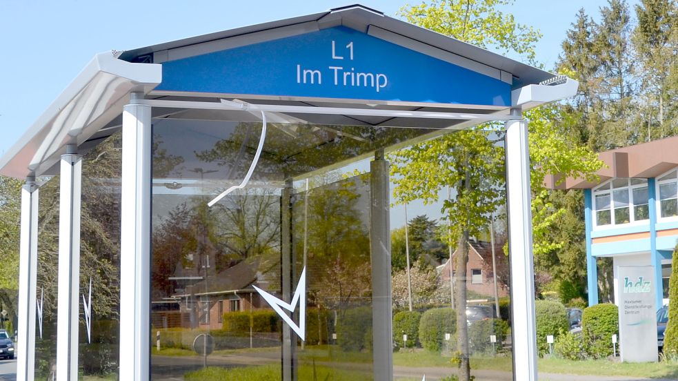 Ein „r“ zu viel hat der Landkreis Aurich der neuen Haltestelle „Im Timp“ an der Oldersumer Straße verpasst. Foto: Aiko Recke