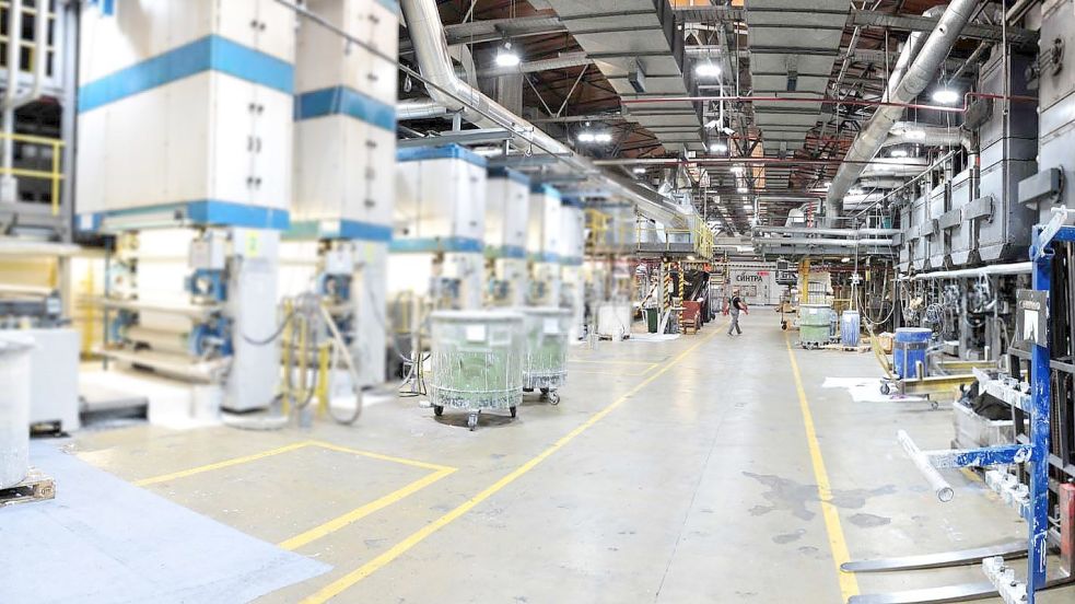 Tage- und wochenweise läuft die Produktion im Sintra-Werk wieder. Das Unternehmen gehört zur Rasch Gruppe aus Bramsche. Foto: Rasch Tapetenfabirk