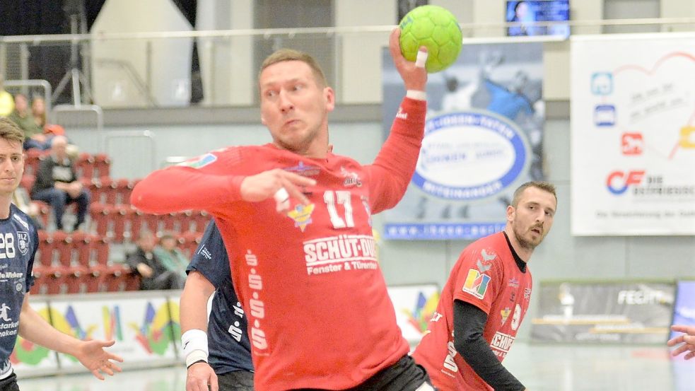 OHV-Routinier Evgeny Vorontsov schied im Spiel gegen die Ahlener SG fußverletzt aus. Hinter seinem Einsatz beim Team Handball Lippe II steht ein Fragezeichen. Foto: Bernd Wolfenberg