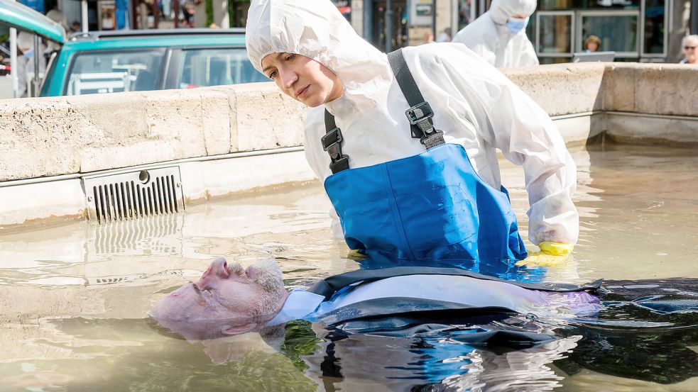 Ein „Teletubbie“? Nein: Die Rechtsmedizinerin Dr. Theresa Wolff (Nina Gummich), die jetzt nicht mehr mit Thorsten Merten ermittelt, sondern mit Aurel Manthei. Foto: ZDF/Steffen Junghans