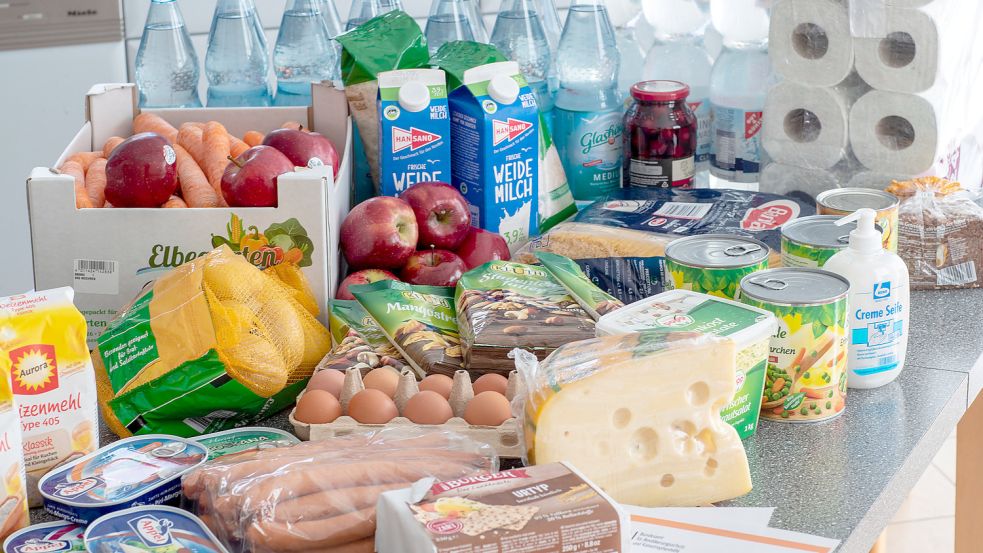 Ein Notvorrat besteht aus einigen frischen und vielen haltbaren Lebensmitteln sowie zwei Litern Wasser pro Person und Tag. Foto: DPA