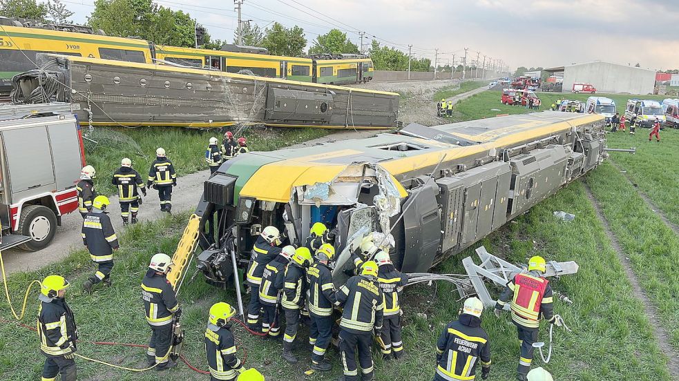 Das Zugunglück ereignete sich am frühen Montagabend in der Nähe von Wien. Foto: dpa/APA/Pressestelle Bfk Mödling/Luka