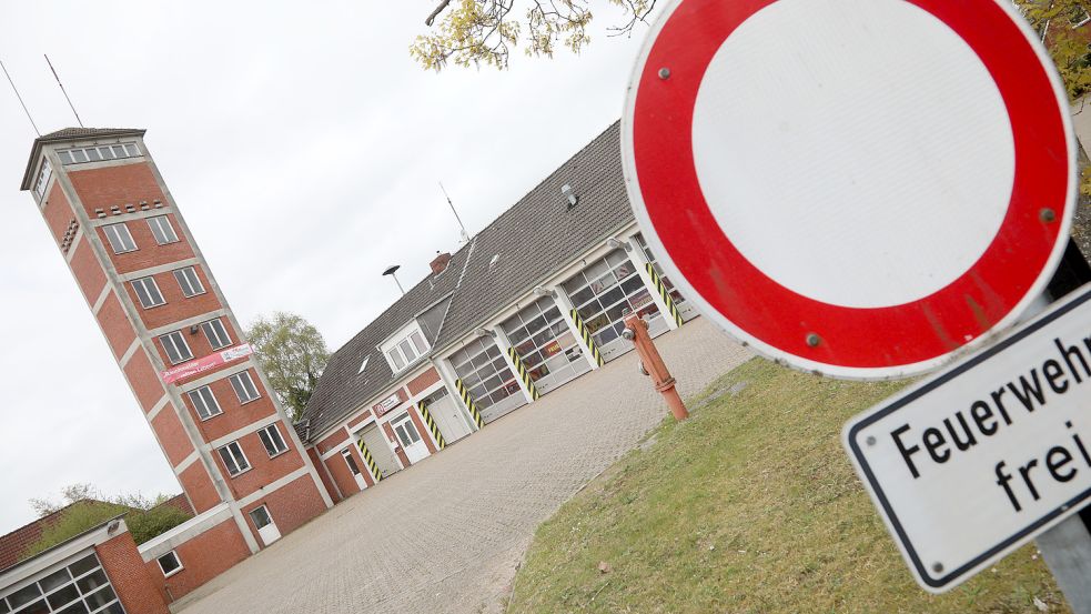 Einsatzkräfte sollen über die enge Andreaestraße von hinten zum Feuerwehrhaus gelangen. Foto: Romuald Banik