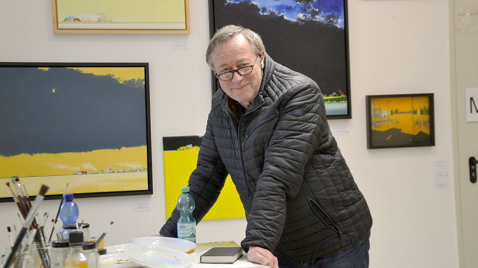 Der Fehnhusener Herbert Müller steht in seinem Atelier in seinem Gulfhof. Fotos: Franziska Otto