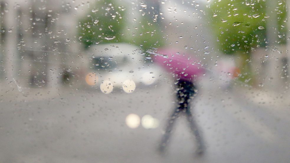 Die Einführung einer Regenwassergebühr ist bislang in Aurich noch verschwommen. Foto: DPA