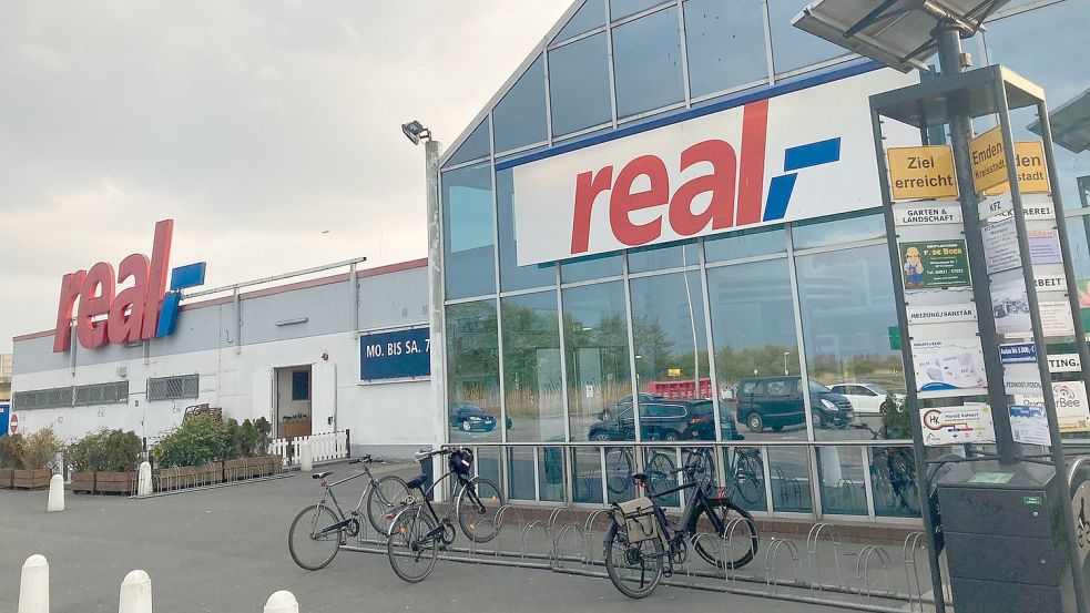 Macht in wenigen Wochen dicht: Der Real-Markt in Emden. Foto: Aiko Recke