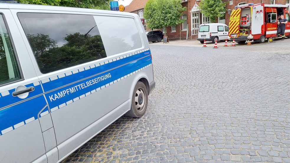 Der Kampfmittelbeseitigungsdienst kümmerte sich um die alte Flakgranate. Foto: Feuerwehr Landkreis Leer