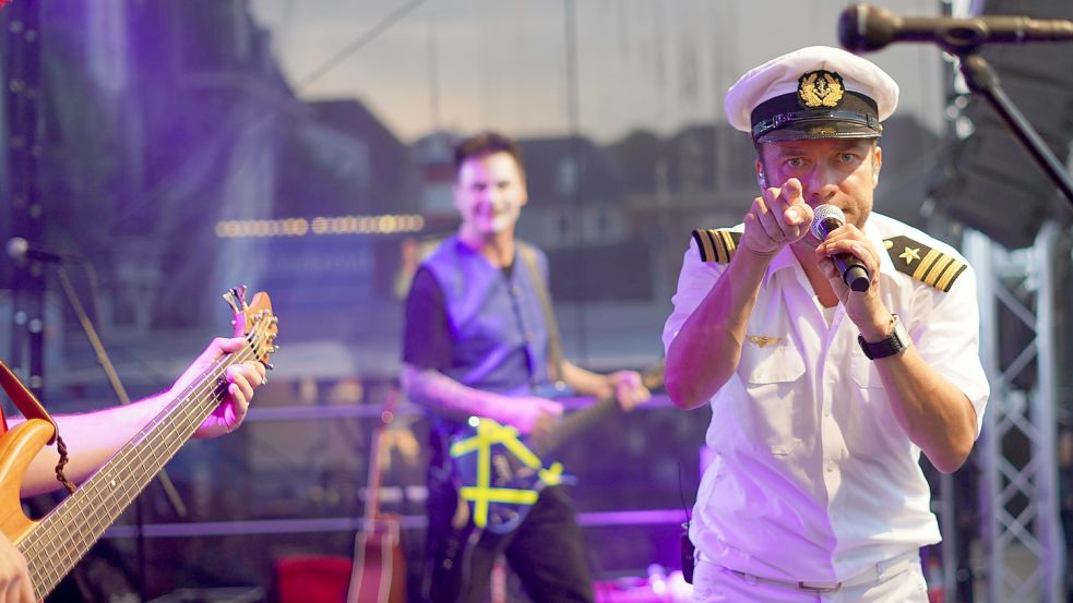 Beim Stadtfest in Aurich 2019 traten die Atomic Playboys auf. Künftig könnten mobile Bühnen zum Einsatz kommen. Foto: Helmut Vortanz