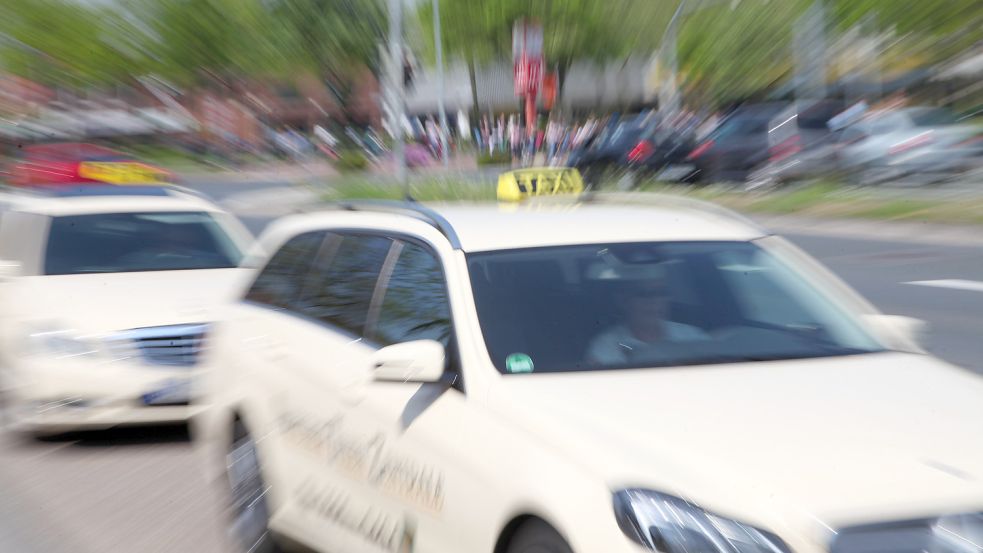 Im Landkreis Aurich geht es in Kürze um die Anpassung der Gebührenordnung für Taxifahrten an die gestiegenen Transportkosten. Foto: Romuald Banik